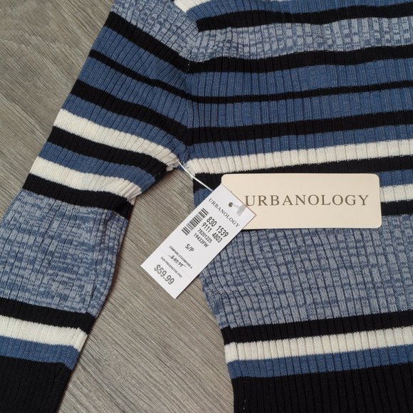 NWT Striped V-Neck Long Sleeve Top - Blue - small - Picture 4 of 4